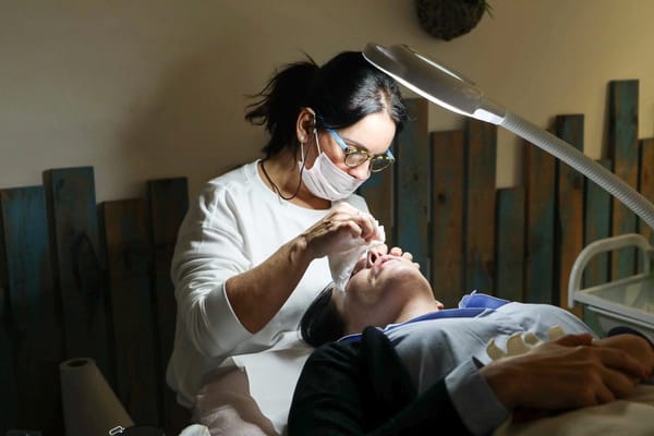 Professional Dermaplaning vs. At-Home Razors: What You're Actually Paying For